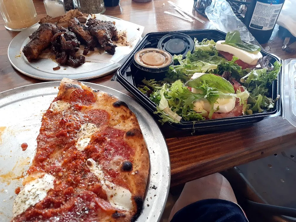 Wood Fired Pizza Peperoni